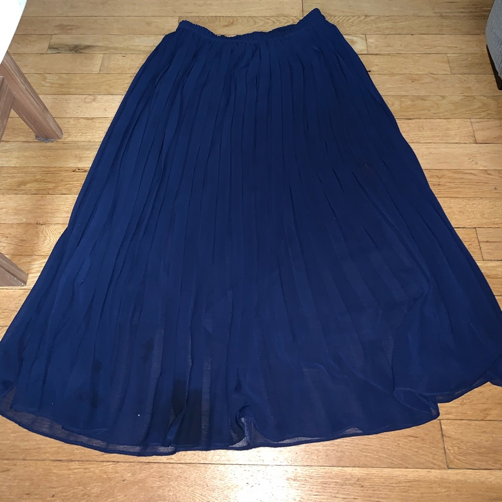 Uniqlo blue pleated skirt